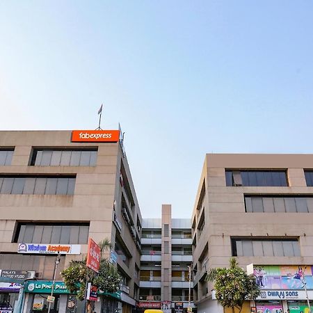 Fabexpress Blue Stone Hotel Surat Bagian luar foto