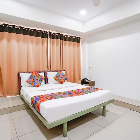 Fabexpress Blue Stone Hotel Surat Bagian luar foto