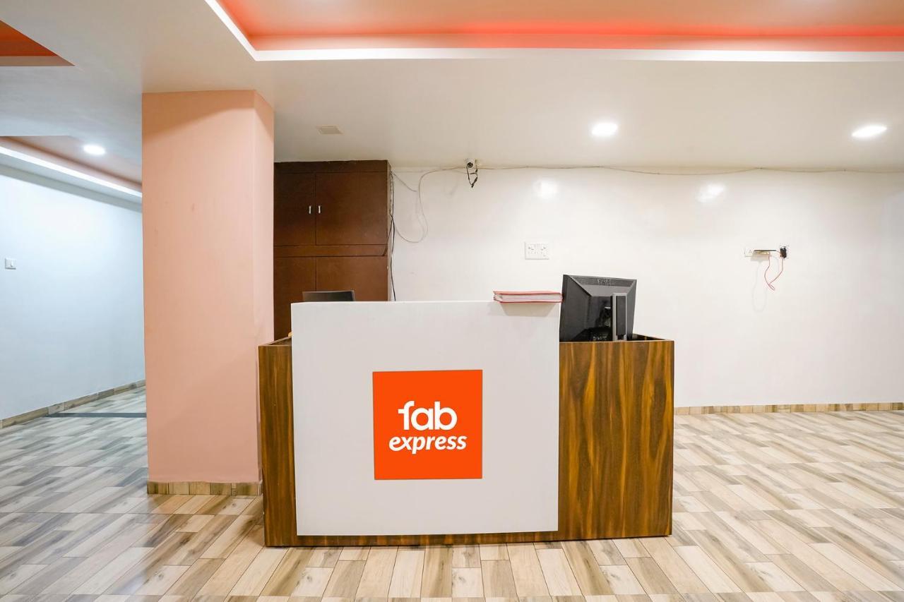 Fabexpress Blue Stone Hotel Surat Bagian luar foto