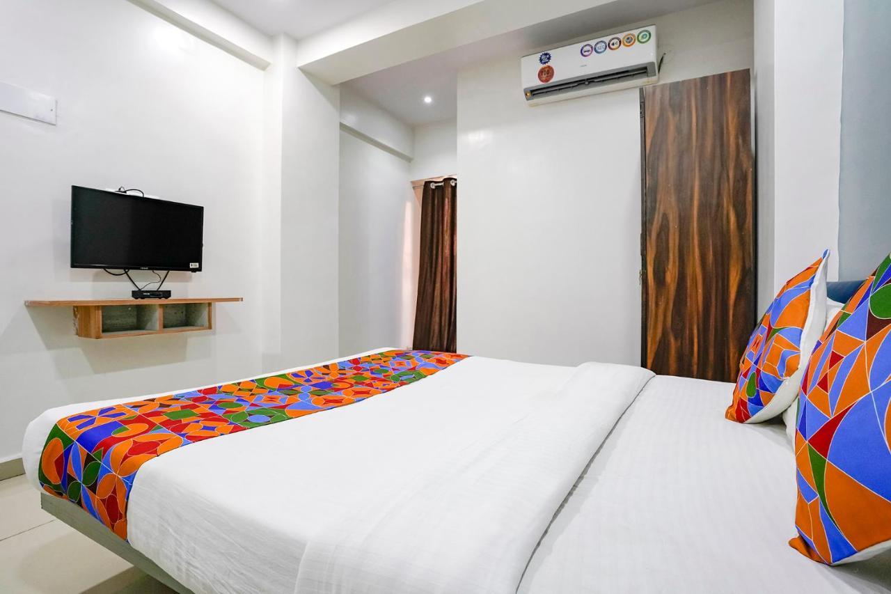 Fabexpress Blue Stone Hotel Surat Bagian luar foto