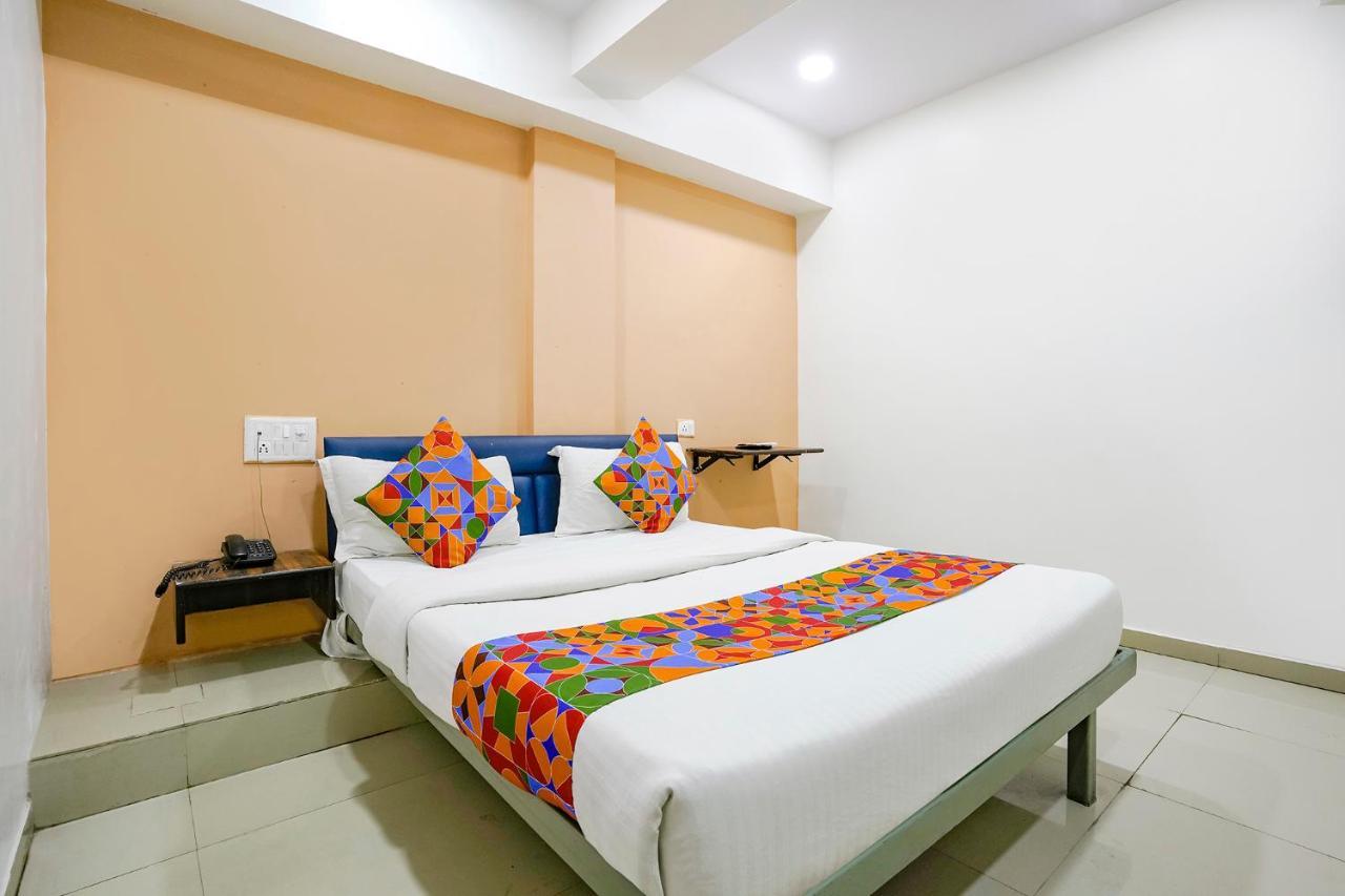 Fabexpress Blue Stone Hotel Surat Bagian luar foto