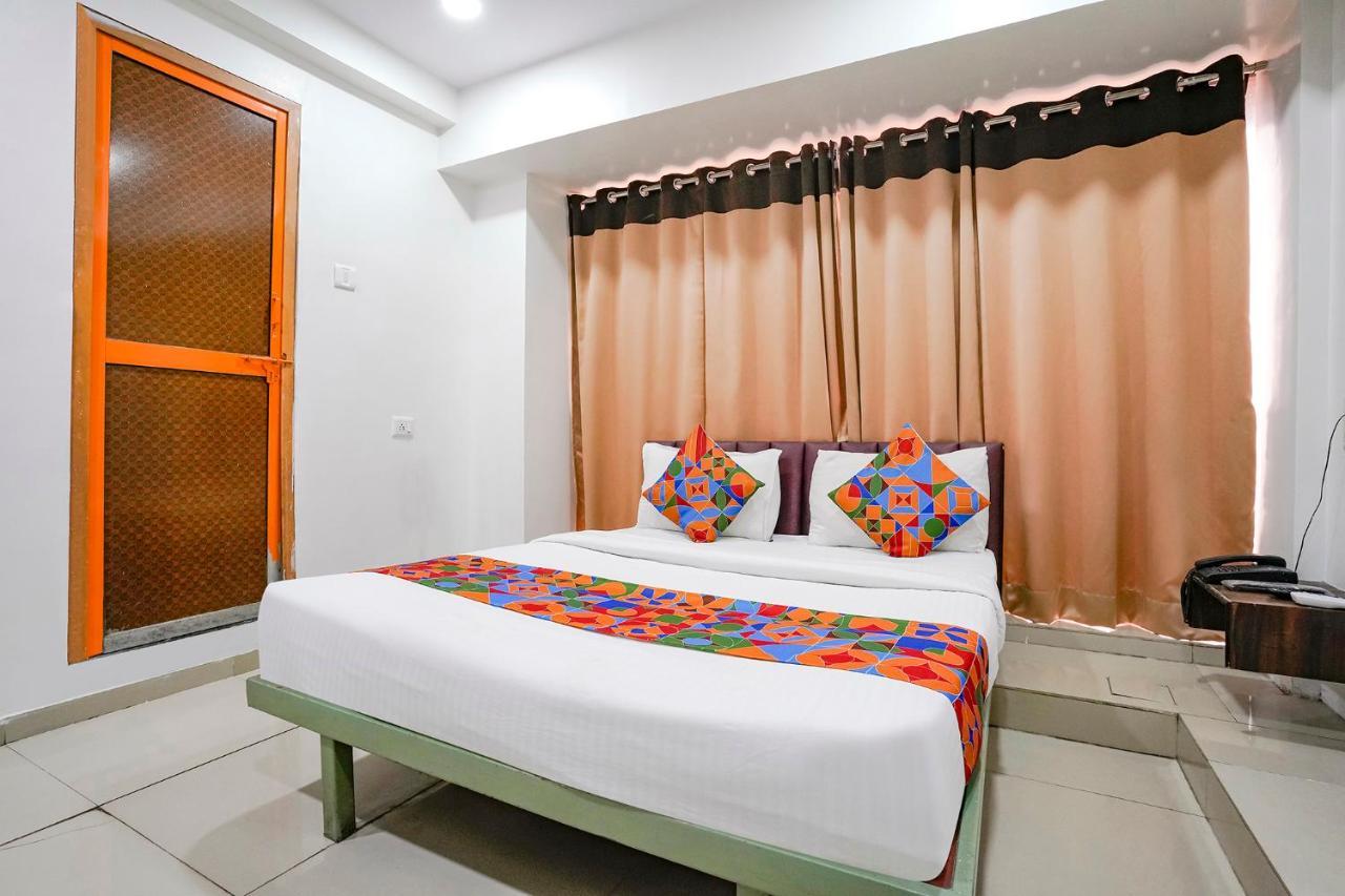 Fabexpress Blue Stone Hotel Surat Bagian luar foto