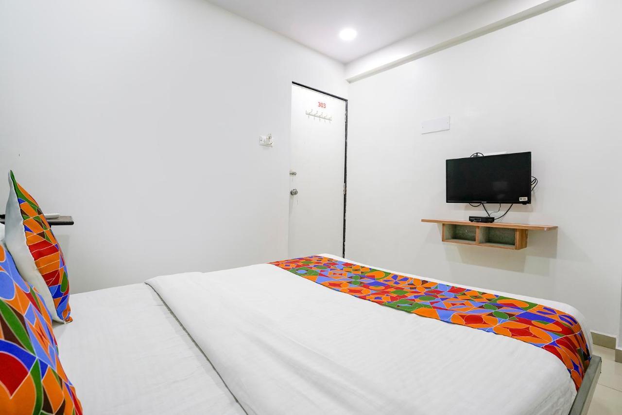 Fabexpress Blue Stone Hotel Surat Bagian luar foto