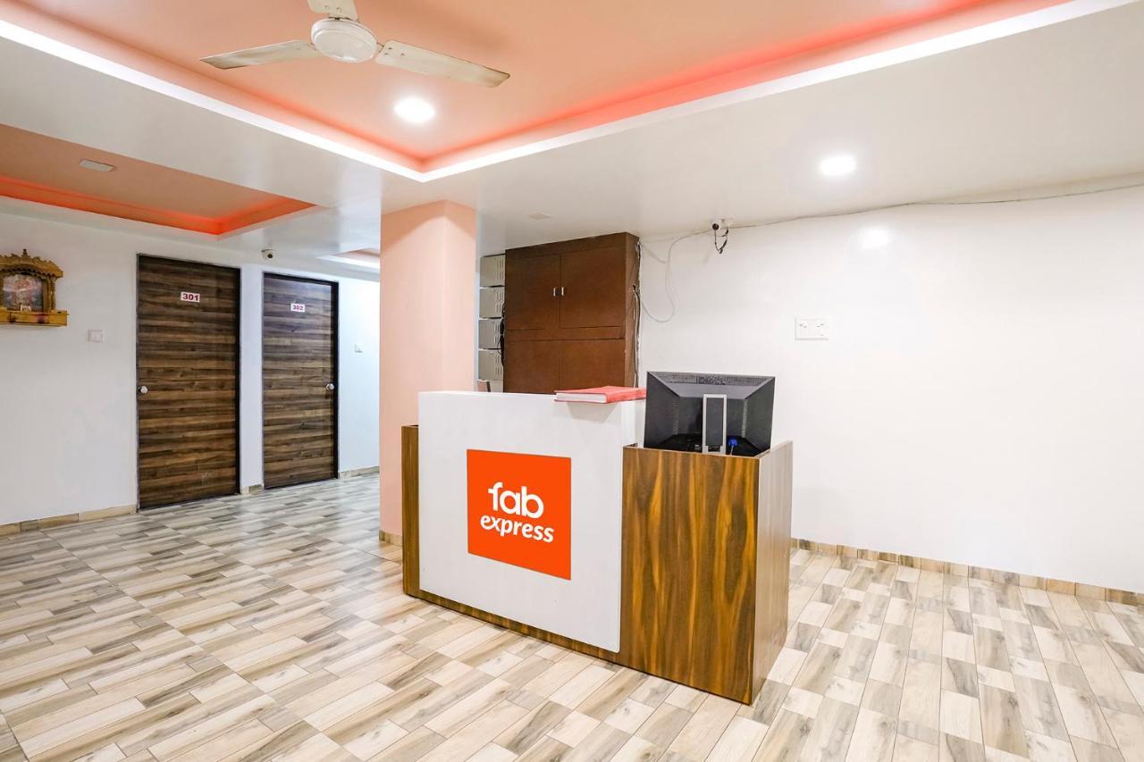 Fabexpress Blue Stone Hotel Surat Bagian luar foto