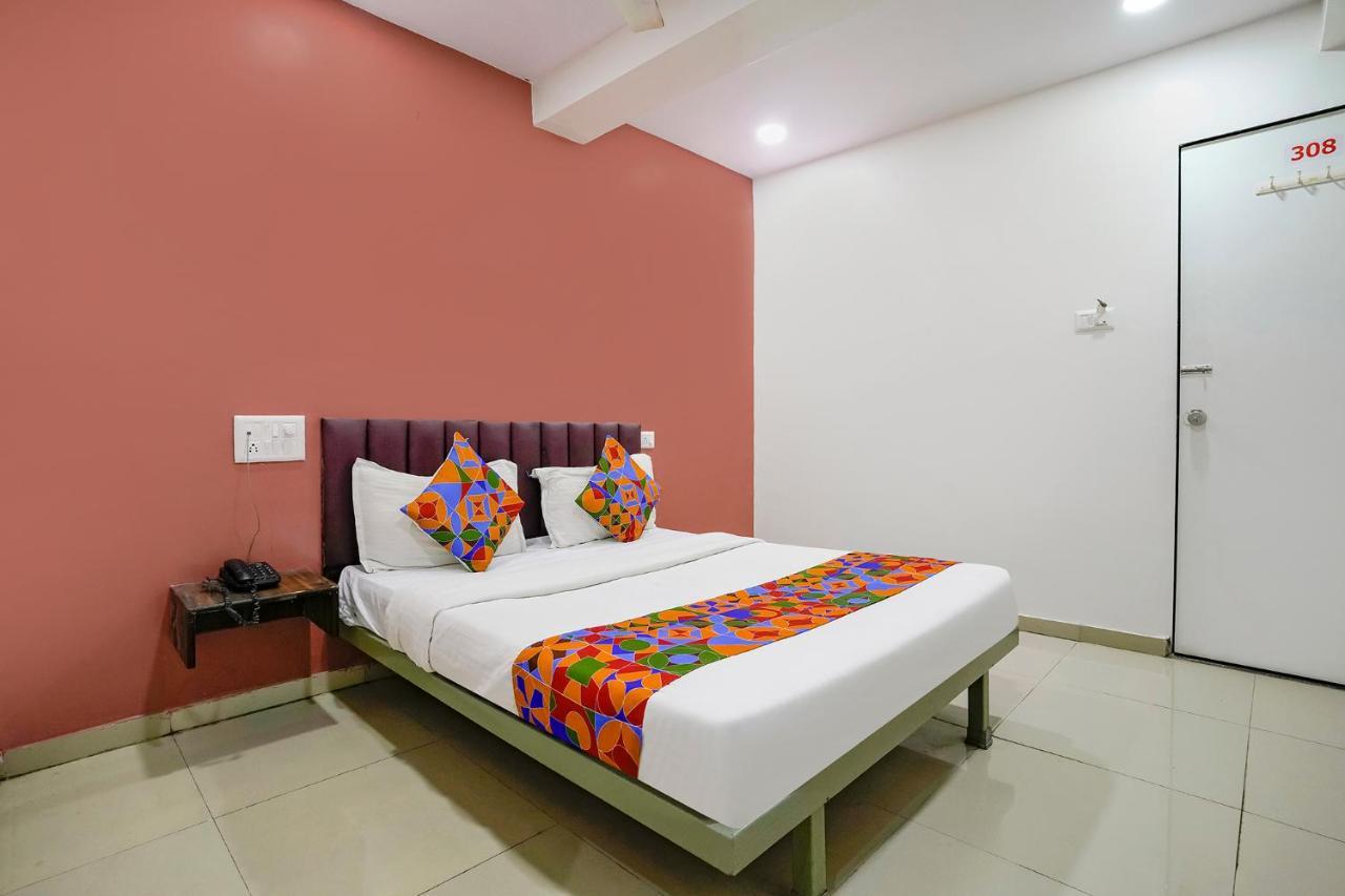 Fabexpress Blue Stone Hotel Surat Bagian luar foto