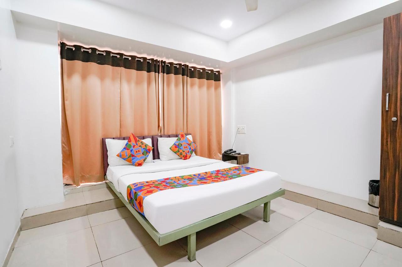 Fabexpress Blue Stone Hotel Surat Bagian luar foto