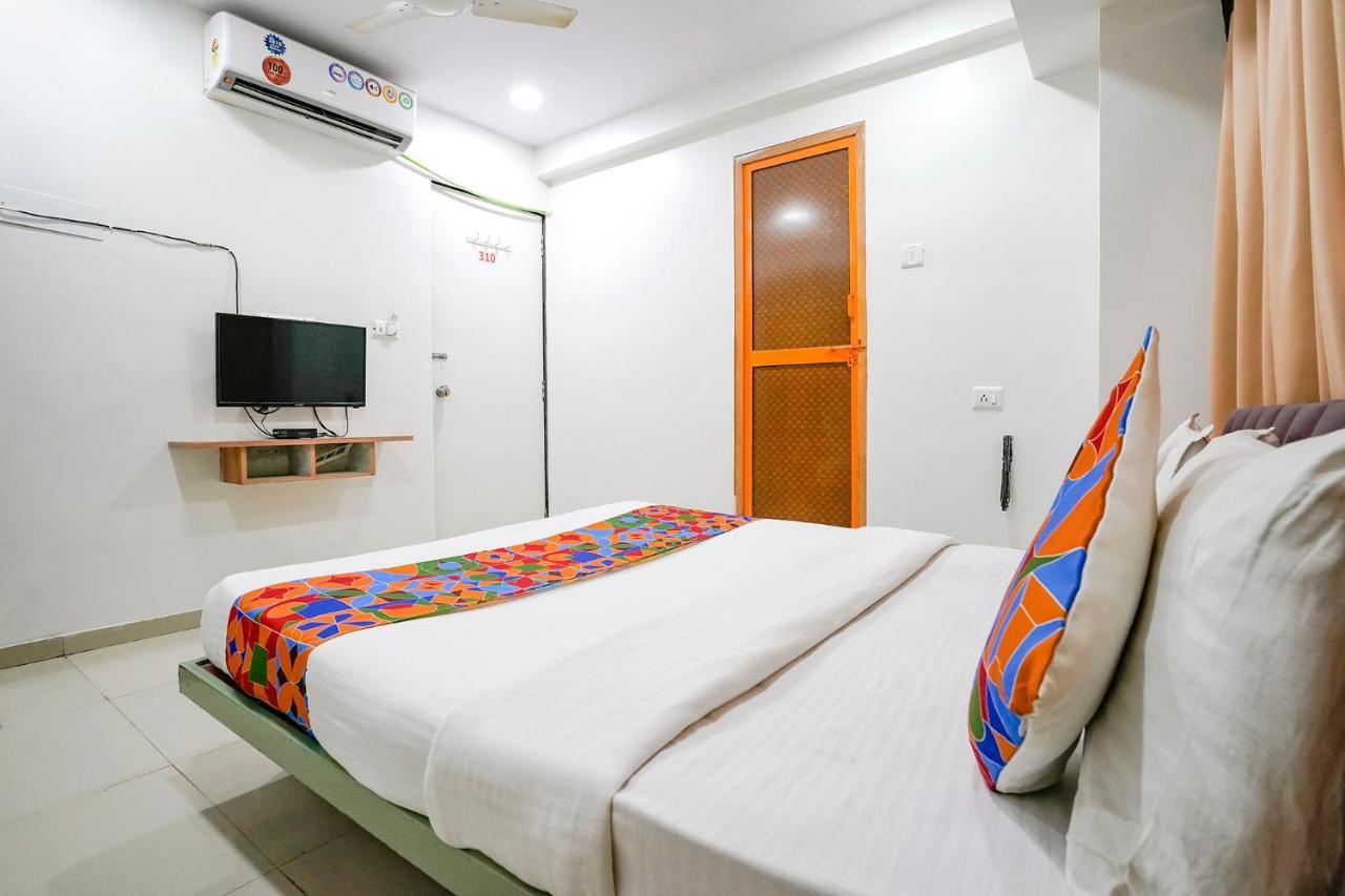 Fabexpress Blue Stone Hotel Surat Bagian luar foto