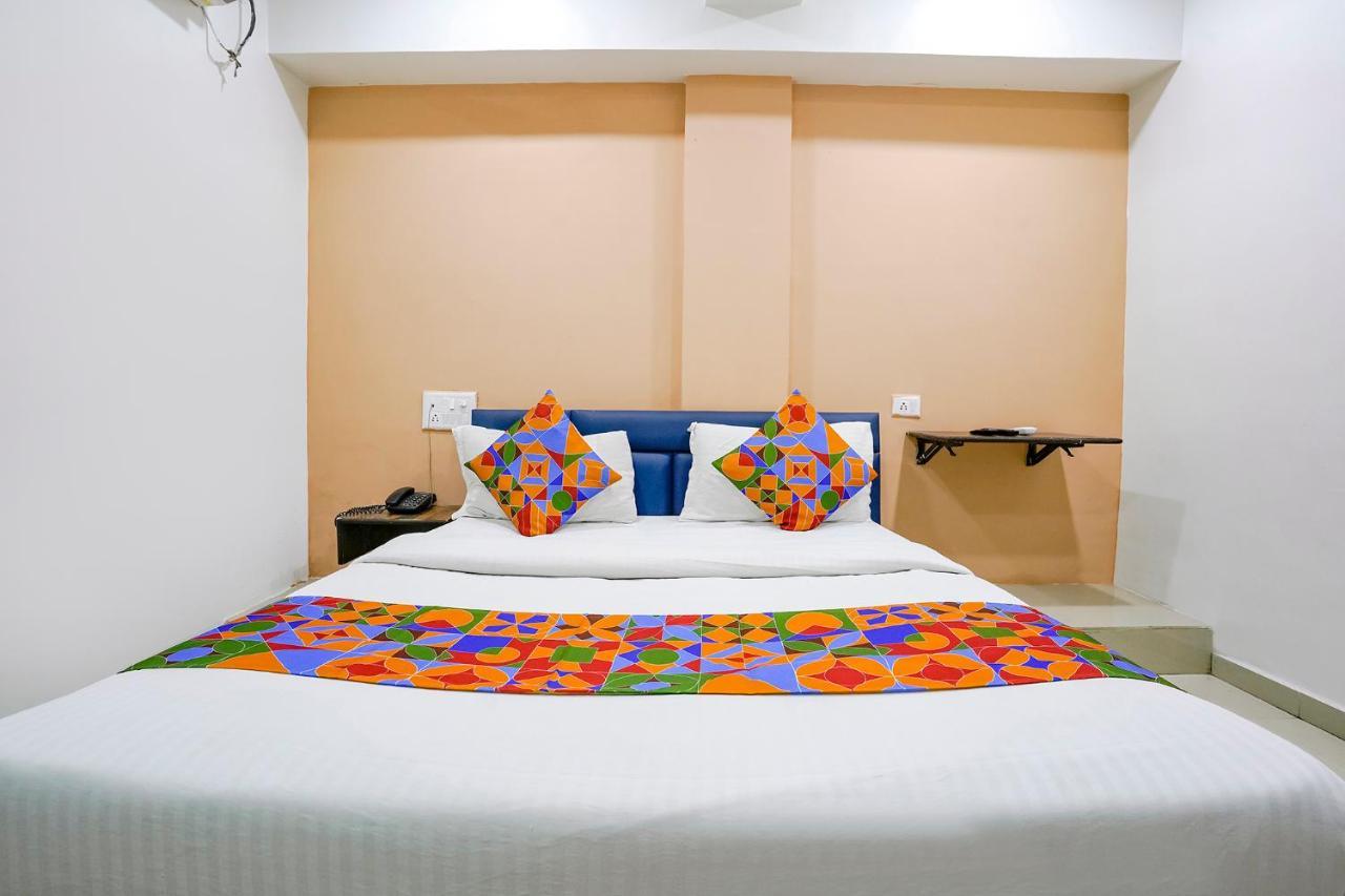 Fabexpress Blue Stone Hotel Surat Bagian luar foto