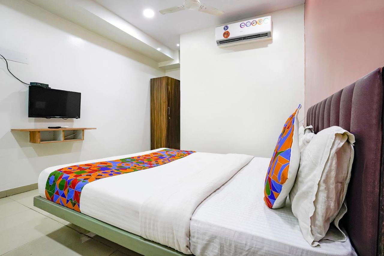 Fabexpress Blue Stone Hotel Surat Bagian luar foto