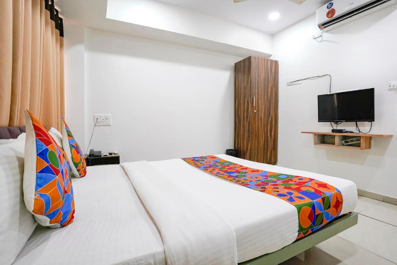 Fabexpress Blue Stone Hotel Surat Bagian luar foto